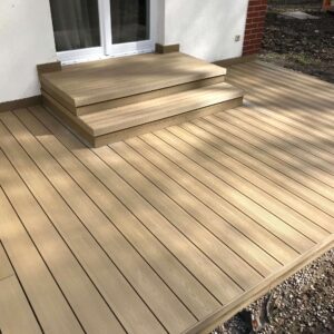taras-schody-z-deski-kompozytowej-3D-miodowy-teak-2
